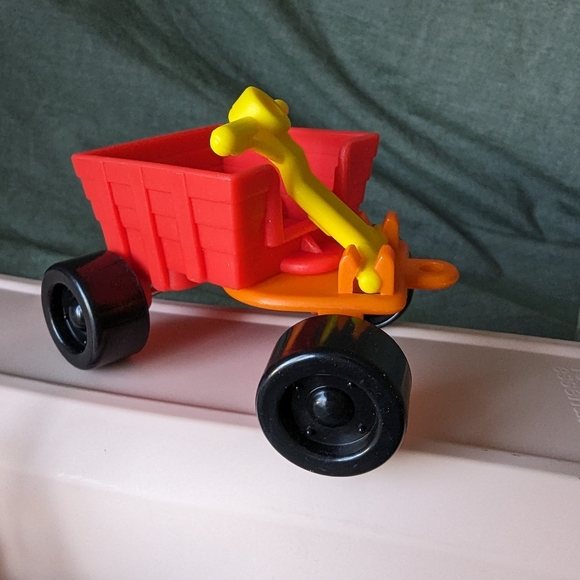 Muppet Babies Vintage Fozzie Bear 1990 McDonald's Toy Canada 90's Red Wagon Bag - Picture 2 of 12